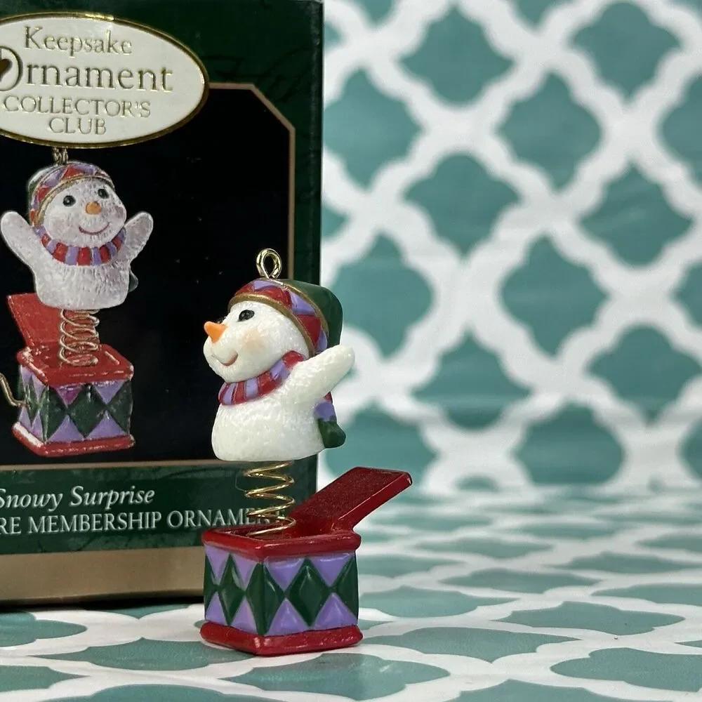 Hallmark Keepsake Ornament Collector's Club‎ Snowy Surprise 1999 Membership #T7